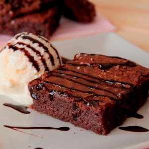 Postres Brownie con Helado de Vainilla - B_1