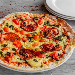 Pizza Pomodoro al Pesto - B_1